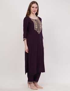 Conjunto de Kurta de diseñador con lentejuelas y bordados de Rayón Slub para compradores mayoristas, ropa étnica de alto margen para boutiques y venta en línea. - Product Image 3