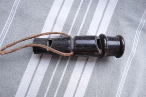 Sifflet en corne de buffle écologique poli, style animalier, pour dressage de chiens et chasse, son aigu, artisanat naturel - Product Image 4