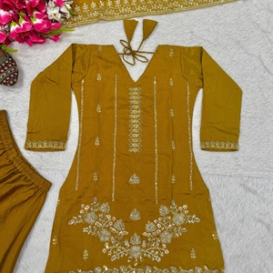 Traje Sharara Vichitra NC de Royal Export con bordados a mano, dupatta bordada con lentejuelas y palazzo - Product Image 4