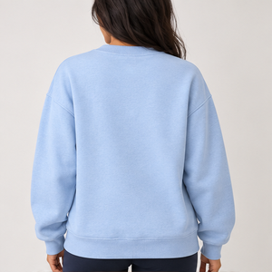 Sweat-shirt ras du cou oversize à manches longues pour femme, bleu clair multicolore, style universitaire avec lettres, logo personnalisé, vente en gros - Product Image 3