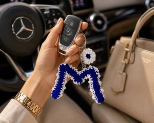 Llavero de ganchillo con letra M personalizado, el más vendido, hecho a mano con hilo de algodón, colgante para bolso, soporte para llaves, regalo disponible para la venta - Product Image 6