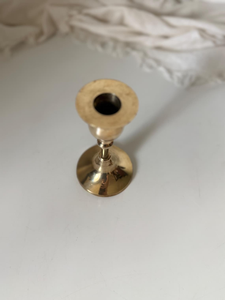 Support de bougie conique vintage en laiton avec boucheur en forme d'urne, bougeoir décoratif en laiton antique - Product Image 3