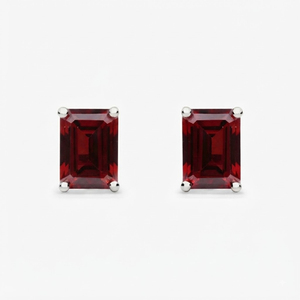 Pendientes de Plata de Ley Rhaya Jewels con Rodio y Granate Corte Esmeralda, Engaste de Garra, para Mujer y Niña, Románticos, de Compromiso - Product Image 2