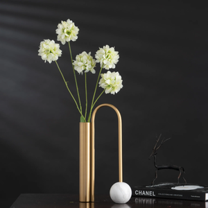 Jarrón de mesa de lujo The Gilded Frond, mármol y metal - Product Image 2