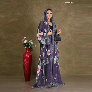 Abaya en mousseline imprimée florale à devant ouvert avec capuche et bordure brodée – Tenue longue et fluide pour un look élégant et modeste - Product Image 4