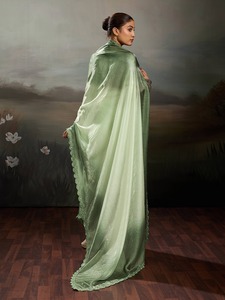 Sari Tradicional Verde de Seda, Sari Clásico de la Cultura India para Bodas y Celebraciones del Sur de la India, Disponible al Mejor Precio - Product Image 2