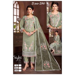 Ligero y versátil, el Kurti de SEDA ROMANA es perfecto para cualquier ocasión, traje salwar. - Product Image 1