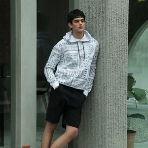 เสื้อฮู้ดดี้พิมพ์ลายผ้าพันคอคุณภาพสูงสำหรับผู้ชาย พิมพ์ลายกราฟิกทั่วตัว พร้อมโลโก้สั่งทำพิเศษ มีกระเป๋าจิงโจ้และเชือกผูกสำหรับผู้ชาย - Product Image 3