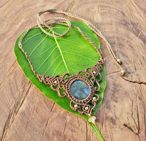 สร้อยคอทำมือสไตล์โบโฮประดับด้วยพลอยลาบราดอไรต์สีน้ำเงิน พร้อมจี้ปรับขนาดได้ ทำจากเส้นใยธรรมชาติ เสริมพลังบำบัด - Product Image 3