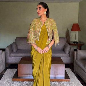 Sari Lehenga en soie Chinon avec broderie au fil Zari, dentelle fantaisie et chemisier entièrement cousu, vente en gros par Royal Exports - Product Image 2