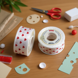 Nastro Ilan largo 3,8 cm con cuori rossi per artigianato e decorazioni - Product Image 2