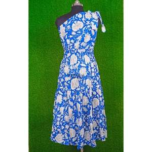 Vestido de Algodón para Mujer con Logotipo Personalizado, Cintura Hueca Sólida, Un Hombro Descubierto, Estilo Dulce para Fiestas, Cintura Natural, Ropa de Fiesta - Product Image 6