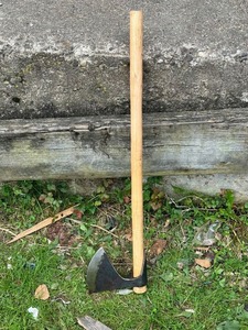 Hacha de supervivencia de acero forjado, diseño nórdico, tomahawk con mango de madera, hacha personalizada con diseño de diosa alada, herramienta de 25 pulgadas. - Product Image 5