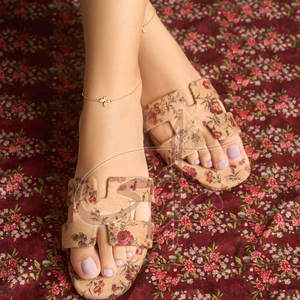 Chaussures pour femmes, style neutre, motif floral délicat, charme classique, styles modernes, designs uniques, beige naturel, imprimé, antidérapant, tendance de la mode - Product Image 2