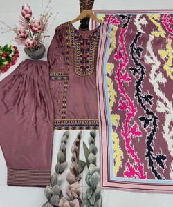 Salwar Kameez en soie pour femmes avec broderie, couleur violette, tenue décontractée traditionnelle, style Inde Pakistan 85478 KARMA- MT- 1077 - Product Image 3