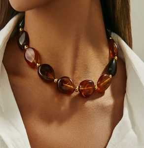 Collar de Cuentas de Resina Ámbar Vintage MN EXPORTS para Mujer, Forma Redonda, Cadena Chapada, Joyería de Moda para Fiesta o Boda, Hecho a Mano - Product Image 1