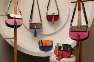 Bolso de Cuero Reciclado Hecho a Mano, Moda Ecológica, Edición Limitada, Perfecto para Ocasiones Especiales, Ideal para Mujer - Product Image 3