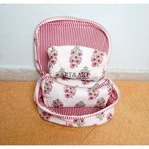 Estuche de Maquillaje de 3 Piezas con Estampado Floral en Tela de Algodón Ecológica Moderna para Maquilladores Profesionales, Cierre de Cremallera, Estilo Ligero y Moderno - Product Image 4