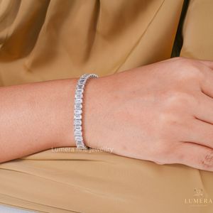 Bracelet tennis personnalisé en or blanc avec diamants de laboratoire taille émeraude, certifié IGI, bijoux de luxe pour mariage pour femme - Product Image 3