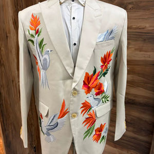Costume de smoking beige brodé pour homme avec motif d'oiseaux et de fleurs – Blazer de cérémonie pour marié, costume 3 pièces - Product Image 1