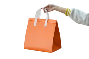 Sac fourre-tout en non-tissé recyclable orange avec poignées blanches, réutilisable pour les courses, usage professionnel, marque CENPLAS, modèle NW-F - Product Image 3