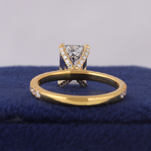 Anillo de Compromiso con Diamante de Laboratorio Corte Esmeralda de 2 Quilates |   Oro Sólido de 14K con Certificación Pave - Product Image 4