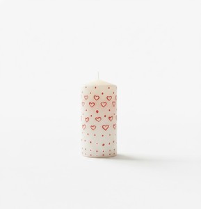 Vela decorativa con estampado de corazones para decoración del hogar, ideal para salas de estar, dormitorios, mesas de café y ocasiones especiales. - Product Image 1