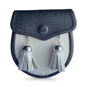 Sporran de Cuero Vacuno Premium con Borlas Delanteras de Pelo Natural, Bolsa para Kilt Escocés, Accesorio para Vestido Highland - Product Image 1