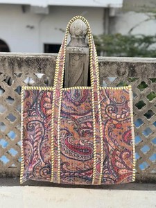 Sac fourre-tout matelassé en velours à imprimé floral fait main, sac à bandoulière rayé bohème tendance - Product Image 2