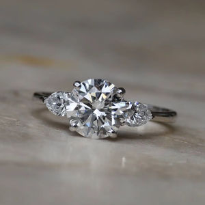 Anillo de compromiso de lujo con zafiro azul y diamantes en oro blanco, estilo vintage, para mujer, elegante joya azul real, regalo. - Product Image 1