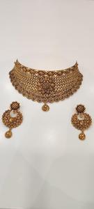 Parure de collier de mariée antique en or massif 22 carats avec un travail de filigrane floral complexe et des boucles d'oreilles Chandbali assorties - Product Image 2