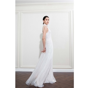 เดรสลำลองแฟชั่นชั้นสูงขายส่ง รองรับ ODM รุ่น LUMINA SHEER LONG DRESS ทรงเอไลน์ ยาวแบบแม็กซี่ แขนกุด สำหรับผู้หญิง ดีไซน์หรูหรา - Product Image 5