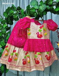 สินค้ามาใหม่ ชุดเลเฮนกา-เสื้อสำหรับเด็ก ผ้าไหมผสมแบบดั้งเดิมของอินเดีย พร้อมงานทอผ้า  ผู้ส่งออกอินเดีย ช้อปปิ้งออนไลน์ อินเดีย - Product Image 5