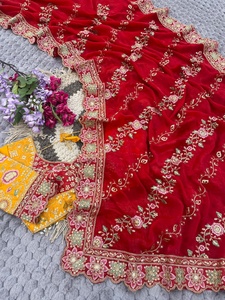 Sari de satén de diseño Fandy con bordado y lentejuelas Lehariya en todo el sari, combinado con blusa de seda completamente cosida. - Product Image 6