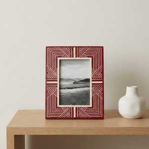 Marco de Fotos Artístico de Resina y Hueso Incrustado, Moderno y Hecho a Mano, con Diseño Elegante y Personalizado para Interiores de Lujo - Product Image 1
