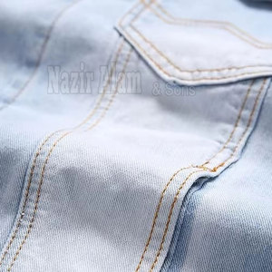 Veste d'hiver en jean style urbain pour homme, design intérieur isolé, look tendance, idéale pour un usage quotidien en hiver - Product Image 3