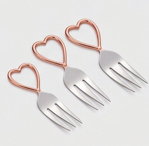 Fourchette en forme de cœur romantique, design élégant, parfaite pour les occasions spéciales, qualité supérieure, durable, couverts élégants - Product Image 1