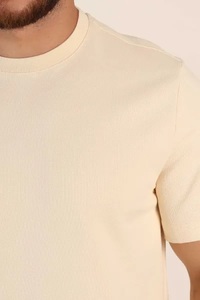 เสื้อถักแขนสั้นคอกลมสีแดงสำหรับผู้ชาย EVER GLOW ผลิตจากวิสโคส/คอตตอน สวมใส่สบาย ระบายอากาศได้ดี เป็นมิตรกับสิ่งแวดล้อม ป้องกันรอยยับ ด้านหน้าเรียบ - Product Image 5