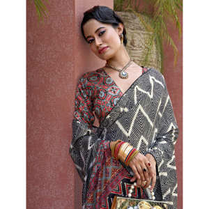 Impresionante Sari de crepé con estampado digital negro para eventos con blusa - Product Image 5