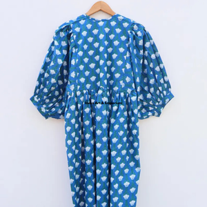 Belle robe en coton à motifs floraux, imprimée à la main, pour un usage décontracté. - Product Image 3