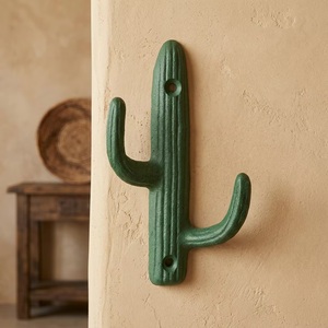 Offre Spéciale : Crochets Muraux en Fonte Écologique Faits Main, Motif Cactus Vert, pour Rangement de Vêtements par Beads Art - Product Image 1