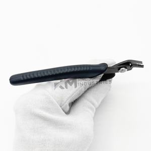 Pinza para Extensiones de Cabello RMI de Nuevo Diseño, Acero Inoxidable, Punta de Plasma Negra y Empuñadura Negra, Nueva Pinza - Product Image 5