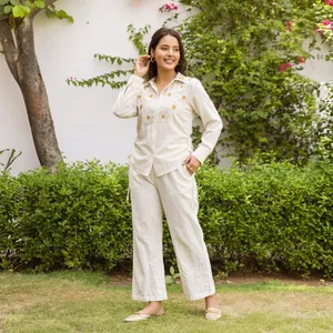 Ensemble deux pièces en coton blanc pour femmes, chemise boutonnée à manches longues, col rabattu, pantalon évasé, tenue décontractée pour le printemps et l'été - Product Image 3