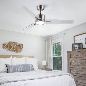 Ventilateur de plafond LED en nickel brossé de 48 pouces avec lumière, design à profil bas, par Lowe - Product Image 2