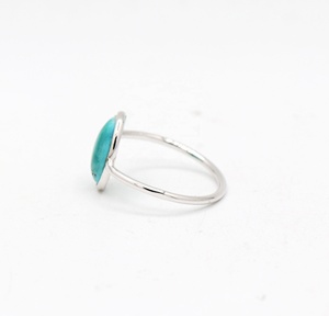 แหวนเงินแท้ 925 ประดับด้วยพลอยเทอร์ควอยซ์ทรงรีธรรมชาติจาก Memoria Jewels ขายส่ง - Product Image 4