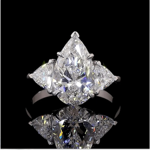 Nouvelle bague à trois pierres en diamant de laboratoire taille poire, certifiée IGI et pureté VVS-VS, pour femme, provenant d'un fournisseur indien - Product Image 1