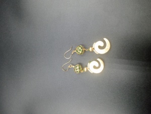 Boucles d'oreilles créoles ethniques plaquées or Amaira Jewels, perles de jade, imitation perle, géométriques, bijoux de fête pour femmes, perles de corail, vintage - Product Image 5