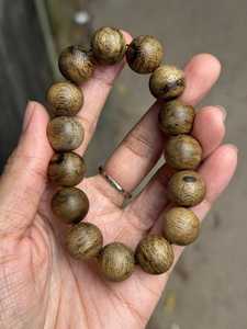 สร้อยข้อมือลูกปัดไม้ทำมือจากไม้ธรรมชาติ น้ำหนักเบา มีสไตล์ และเหมาะสำหรับการสวมใส่ในชีวิตประจำวัน - Product Image 5