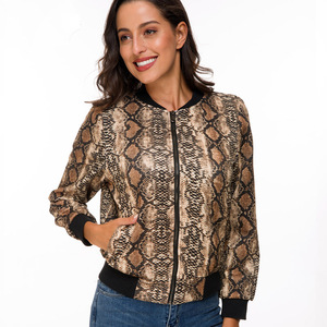 Vestes pour femmes Modern Edge, imprimées serpent, en cuir, style moto, pour un usage quotidien et les voyages, imprimé serpent - Product Image 1