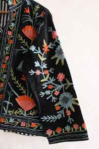 Veste en velours noir brodée à la main pour femmes, manches longues, vêtements d'hiver à la mode, provenant d'Inde - Product Image 5